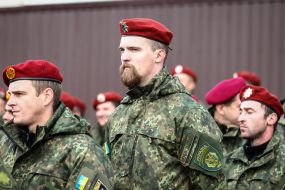 Soldiers of police regiment of Mirotvirets special designation