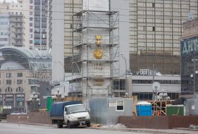 The restoration of the obelisk in honor of Kiev hero-city