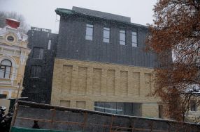 Новий фасад Київського драматичного театру на Подолі