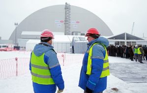 Confinement of the fourth power unit of Chernobyl