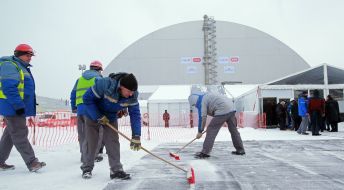 Confinement of the fourth power unit of Chernobyl