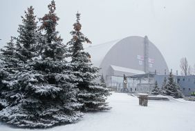 Confinement of the fourth power unit of Chernobyl