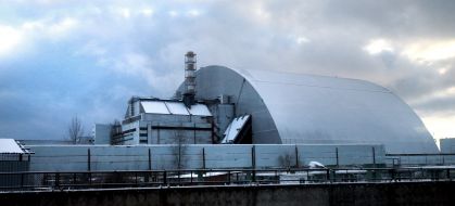 Confinement of the fourth power unit of Chernobyl