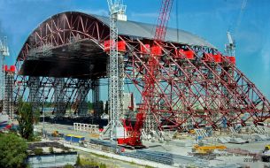 Confinement of the fourth power unit of Chernobyl