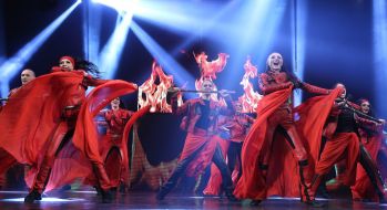 Show "ETNOEVOLYuTsiYa."