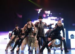 Show "ETNOEVOLYuTsiYa."