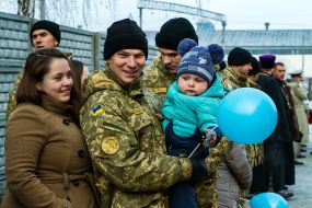 The soldier with family