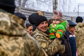The soldier with family