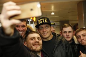 Meeting of Oleksandr Usik at the airport