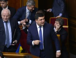 Volodymyr Groisman, Stepan Kubiv