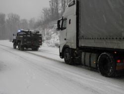 Towing vehicle
