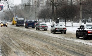 Автомобілі на дорозі