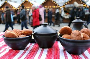 Стол с угощениями