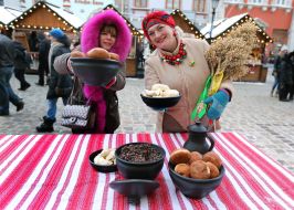 Стол с угощениями