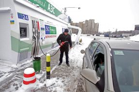 Automatic container gas station