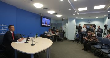 Юрий Деревянко на пресс-конференции