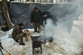 Volunteers congratulated servicemen with holidays