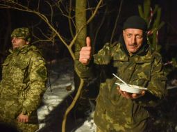 Volunteers congratulated servicemen with holidays