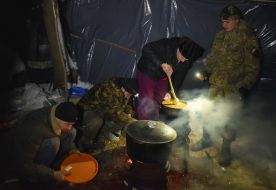 Volunteers congratulated servicemen with holidays