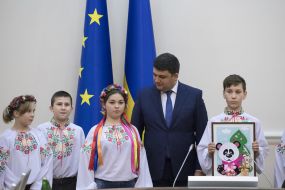 Vladimir Groisman with children