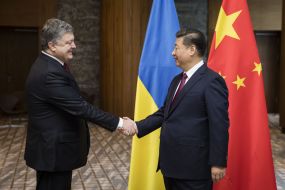 Petro Poroshenko and Xi Jinping
