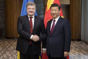 Petro Poroshenko and Xi Jinping