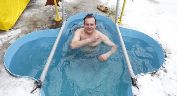 Man plunges into the font