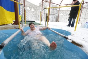 Woman plunges into the font