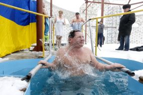 Man plunges into the font