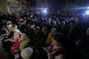 People listen to Christmas carols