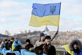 The action "the two banks of the Dnieper “live” circuit"