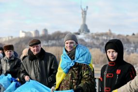 The action "the two banks of the Dnieper “live” circuit"