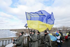 The action "the two banks of the Dnieper “live” circuit"