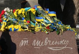 Flowers near the monument to Taras Shevchenko