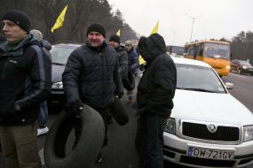 Owners of cars with foreign registration blocked the entrance to Kyiv