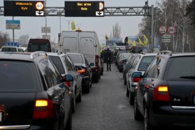 Owners of cars with foreign registration blocked the entrance to Kyiv