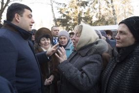 Vladimir Groisman communicates with people