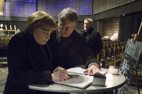 Petr Poroshenko and Angela Merkel