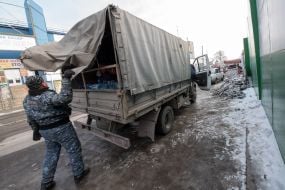 Businessmen gave food to residents of Avdeevkа