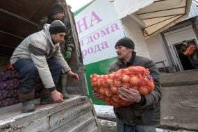Businessmen gave food to residents of Avdeevkа