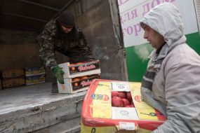 Businessmen gave food to residents of Avdeevkа