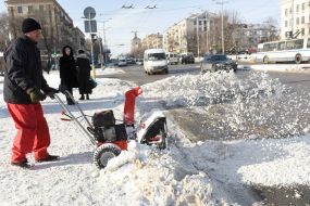 Ручна снігоприбиральна машина