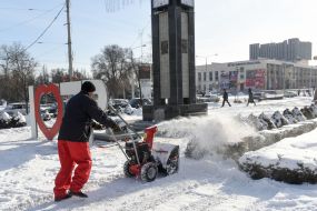 Ручна снігоприбиральна машина