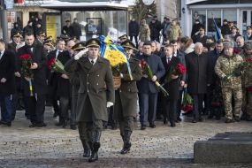 The ceremony of laying flowers