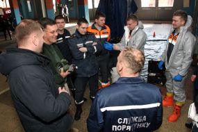 Rescuers work out chemical reconnaissance skills