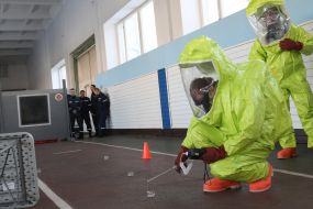 Rescuers work out chemical reconnaissance skills