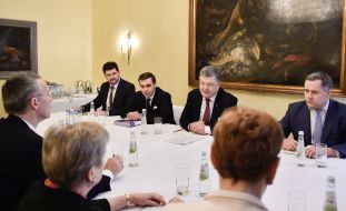 Petr Poroshenko and Jens Stoltenberg
