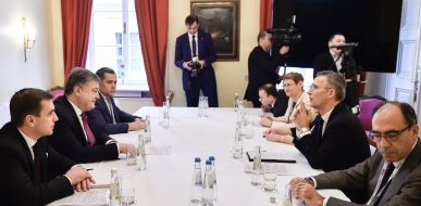 Petr Poroshenko and Jens Stoltenberg