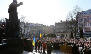 People paid tribute to Heroes Hundreds of Heaven