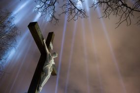 Лучи достоинства в честь погибших Героев Небесной сотни